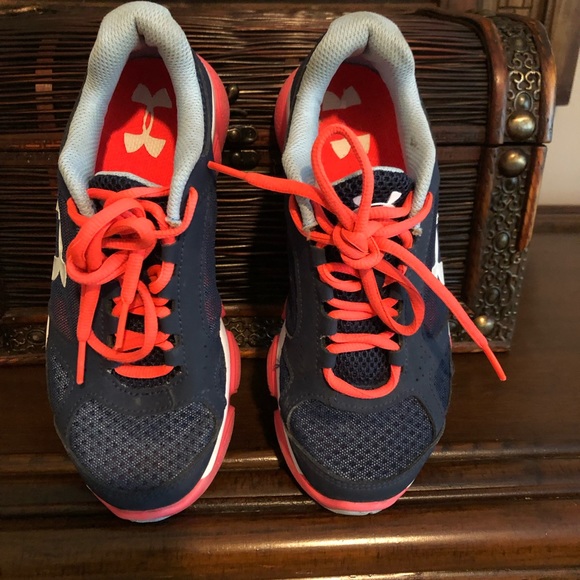 Under Armour shoe Youth 3.5/EU 35.5/ Women 5-5.5 - Picture 2 of 11